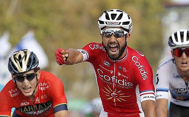 Nacer Bouhanni se impone al sprint. 