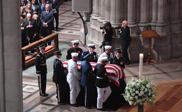 Los restos de McCain en el Capitolio de Washington.