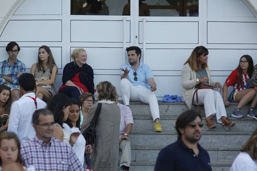 La última jornada del CSIO Gijón ha congregado a miles de seguidores en el complejo de Las Mestas, animados por un día de pleno verano. 