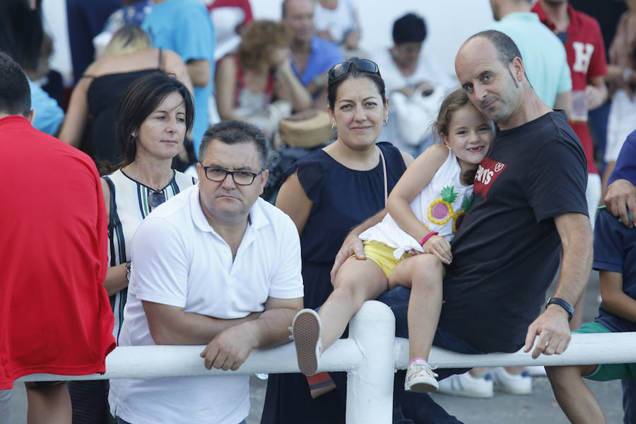 La última jornada del CSIO Gijón ha congregado a miles de seguidores en el complejo de Las Mestas, animados por un día de pleno verano. 