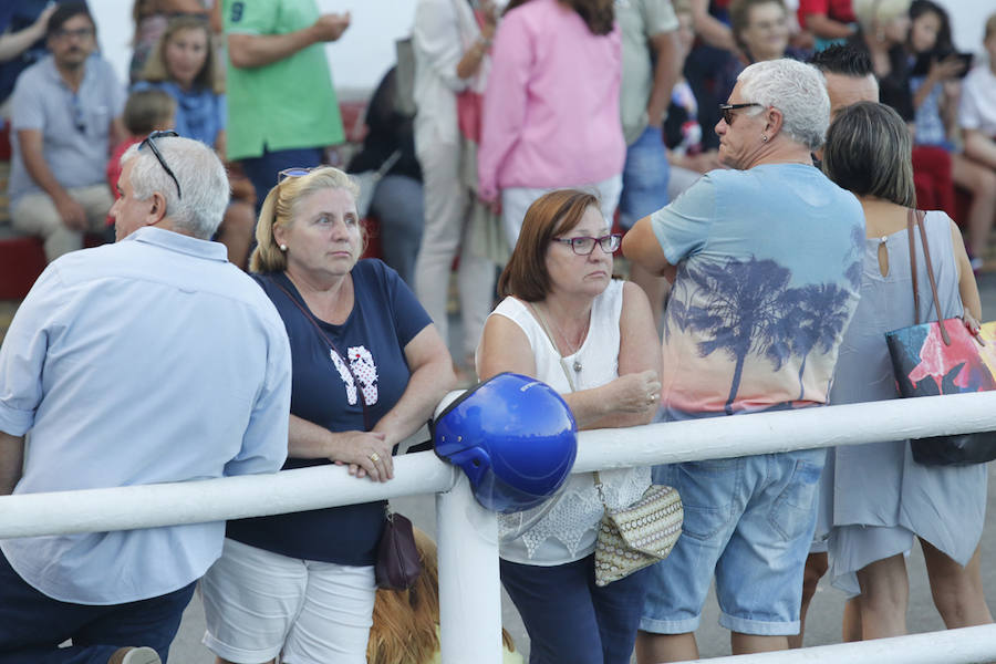 La última jornada del CSIO Gijón ha congregado a miles de seguidores en el complejo de Las Mestas, animados por un día de pleno verano. 