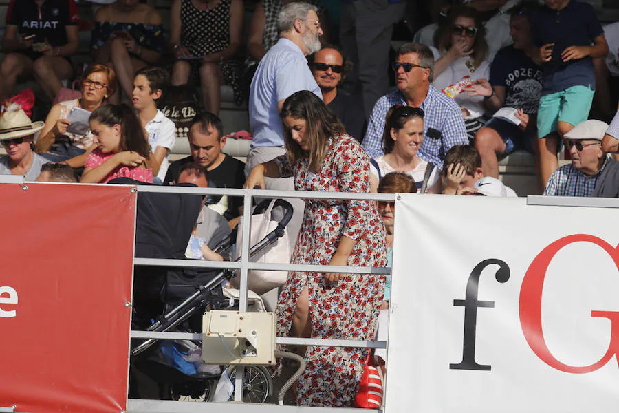 La última jornada del CSIO Gijón ha congregado a miles de seguidores en el complejo de Las Mestas, animados por un día de pleno verano. 