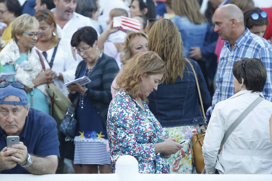 La última jornada del CSIO Gijón ha congregado a miles de seguidores en el complejo de Las Mestas, animados por un día de pleno verano. 