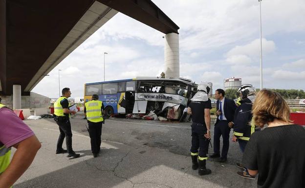 Grave accidente de un autobús en Avilés