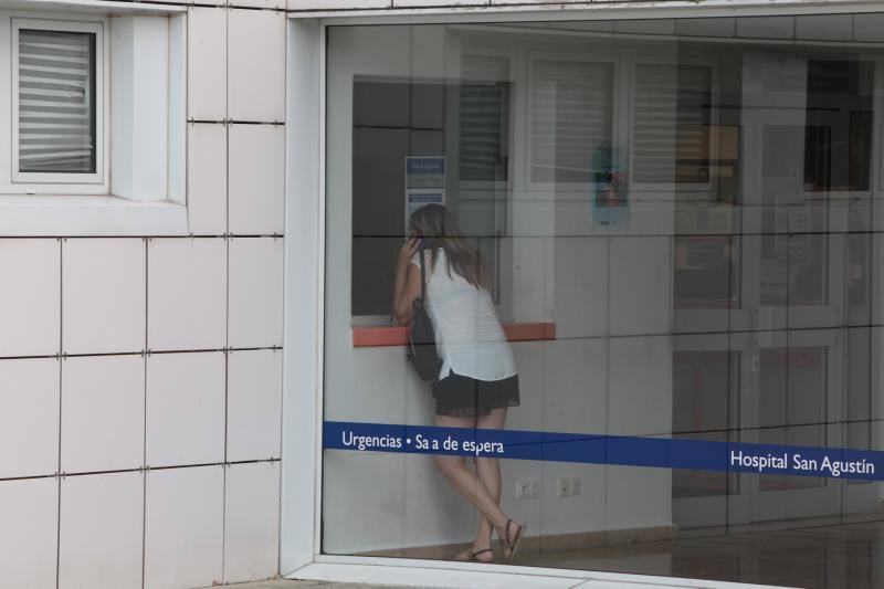 El Hospital San Agustín de Avilés ha recibido a la mayor parte de los heridos del grave accidente de autobús ocurrido en Avilés. Allí han acudido numerosos voluntarios para donar sangre, psicólogos de Cruz Roja y también representantes políticos, que han ofrecido balances y condolencias. 