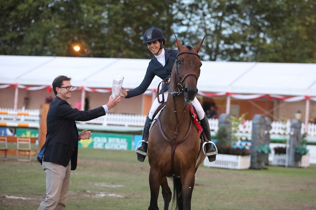 Richard Howley, montando a 'Dolores', se adjudicó este domingo la victoria del Gran Premio del CSIO de Gijón para sumar la quinta victoria irlandesa en las trece pruebas disputas desde el pasado miércoles