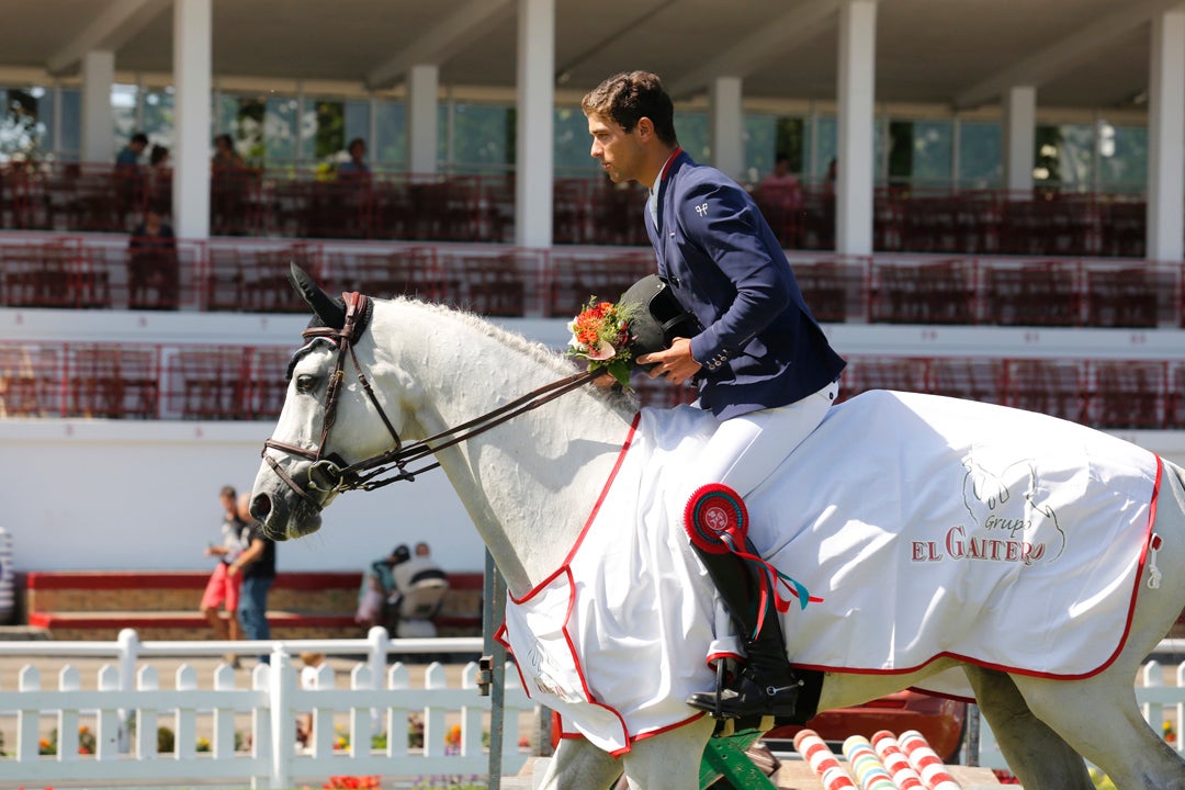 Richard Howley, montando a 'Dolores', se adjudicó este domingo la victoria del Gran Premio del CSIO de Gijón para sumar la quinta victoria irlandesa en las trece pruebas disputas desde el pasado miércoles