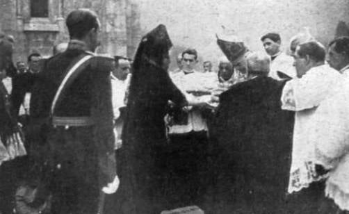 En los actos de coronación canónica de Covadonga -el ocho de septiembre ya se llevaba celebrando más tiempo-, realizados en 1918 ante la presencia de los reyes de España, subyacieron razones históricas que hoy, un siglo después y con un sencillo acceso a las hemerotecas digitales, son fáciles de comprender