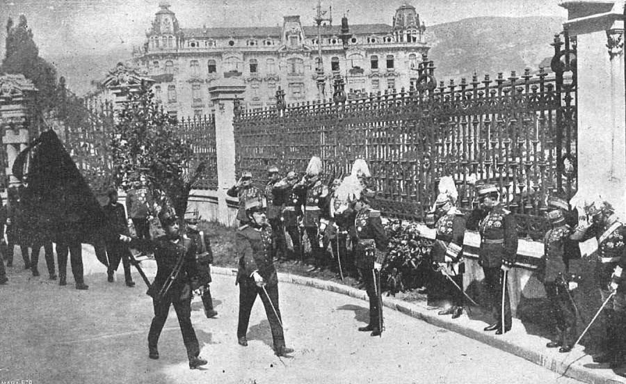 En los actos de coronación canónica de Covadonga -el ocho de septiembre ya se llevaba celebrando más tiempo-, realizados en 1918 ante la presencia de los reyes de España, subyacieron razones históricas que hoy, un siglo después y con un sencillo acceso a las hemerotecas digitales, son fáciles de comprender