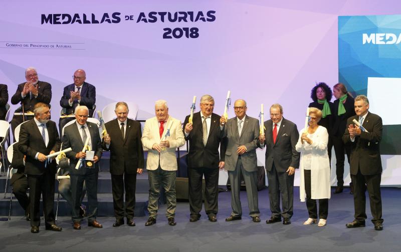 El presidente del Principado llama a los asturianos a sentirse orgullosos de vivir en una región 'donde el lugar de nacimiento no otorga derechos especiales'. Lo hizo durante el acto de entrega de las Medallas de Asturias