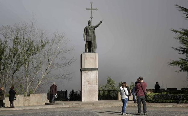 Estatua de Pelayo en Covadonga.