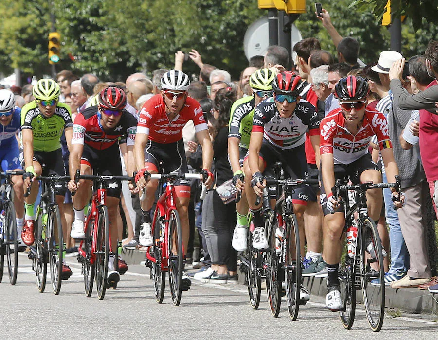 La Vuelta entra en Asturias en su XIII etapa La prueba ha transcurrido desde Candás hasta La Camperona