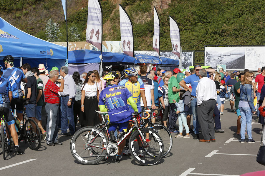 La Vuelta entra en Asturias en su XIII etapa La prueba ha transcurrido desde Candás hasta La Camperona