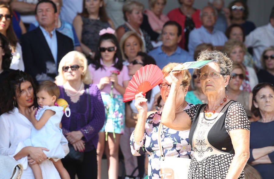 La comida tradicional y la procesión centraron los actos festivos.