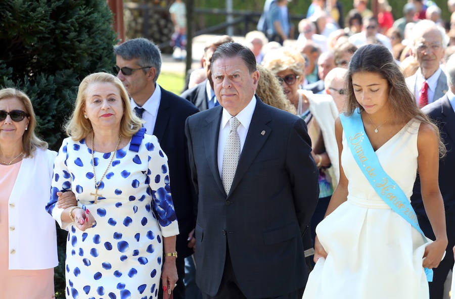 La comida tradicional y la procesión centraron los actos festivos.