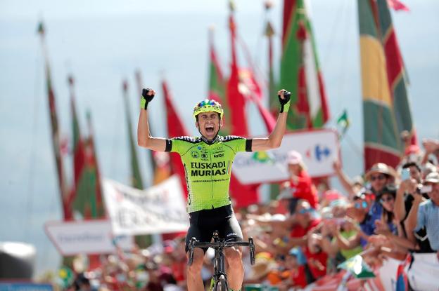 Óscar Rodríguez celebra eufórico su victoria de ayer en lo alto de la Camperona. 