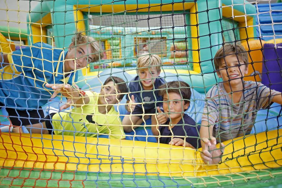 El club se llenó de múltiples juegos para los más pequeños.