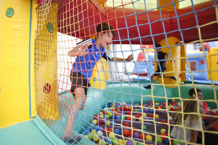 El club se llenó de múltiples juegos para los más pequeños.