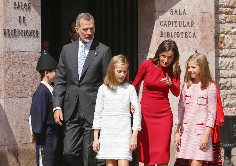 Este Día de Asturias, la princesa Leonor, heredera de la Corona, ha realizado su primera visita a Covadonga. Ha estado acompañada por sus padres, don Felipe y doña Letizia, y su hermana, la infanta Sofía.