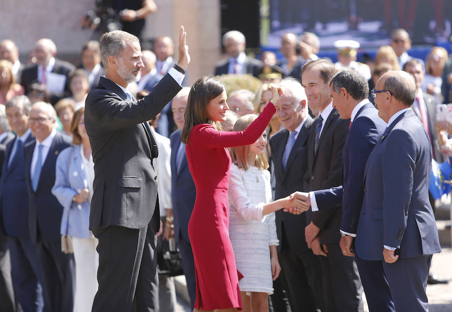 Este Día de Asturias, la princesa Leonor, heredera de la Corona, ha realizado su primera visita a Covadonga. Ha estado acompañada por sus padres, don Felipe y doña Letizia, y su hermana, la infanta Sofía.