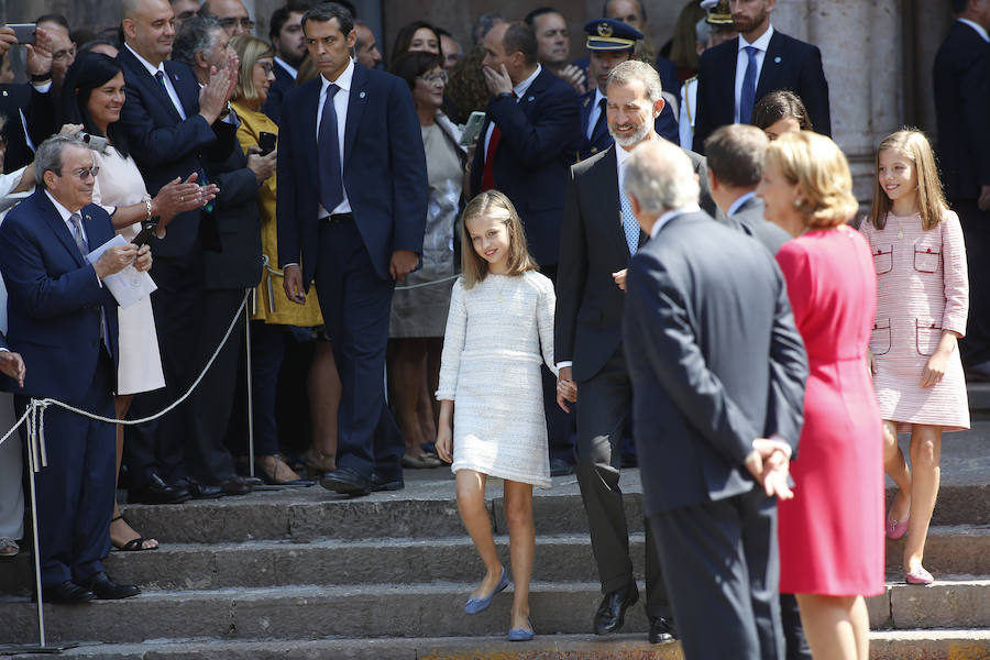 Este Día de Asturias, la princesa Leonor, heredera de la Corona, ha realizado su primera visita a Covadonga. Ha estado acompañada por sus padres, don Felipe y doña Letizia, y su hermana, la infanta Sofía.