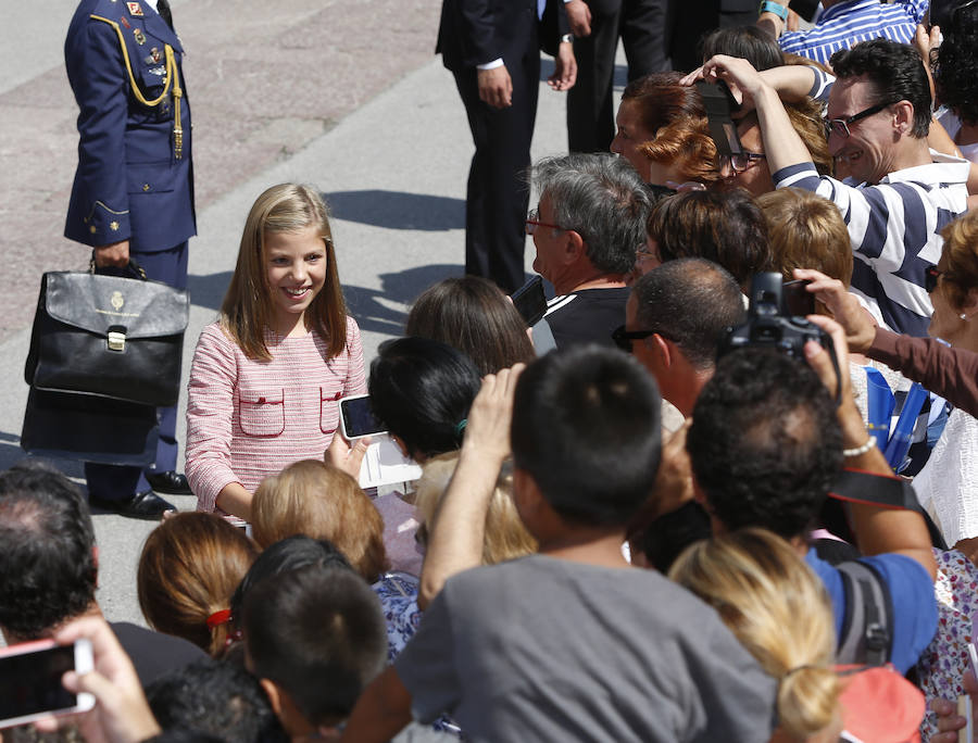 Este Día de Asturias, la princesa Leonor, heredera de la Corona, ha realizado su primera visita a Covadonga. Ha estado acompañada por sus padres, don Felipe y doña Letizia, y su hermana, la infanta Sofía.