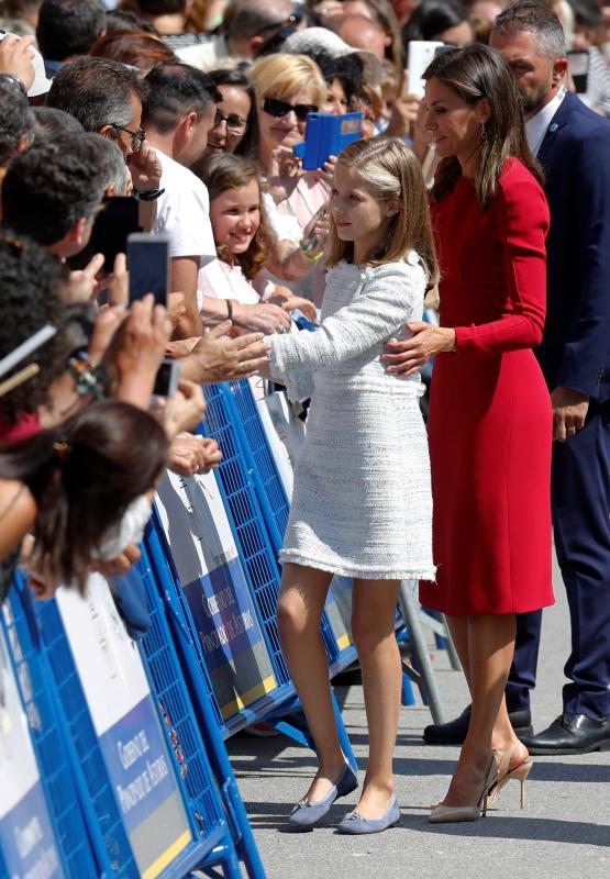 Este Día de Asturias, la princesa Leonor, heredera de la Corona, ha realizado su primera visita a Covadonga. Ha estado acompañada por sus padres, don Felipe y doña Letizia, y su hermana, la infanta Sofía.