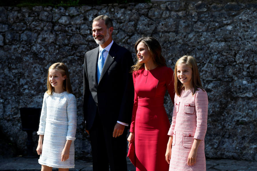 Este Día de Asturias, la princesa Leonor, heredera de la Corona, ha realizado su primera visita a Covadonga. Ha estado acompañada por sus padres, don Felipe y doña Letizia, y su hermana, la infanta Sofía.