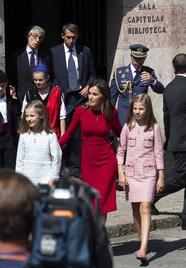 Este Día de Asturias, la princesa Leonor, heredera de la Corona, ha realizado su primera visita a Covadonga. Ha estado acompañada por sus padres, don Felipe y doña Letizia, y su hermana, la infanta Sofía.