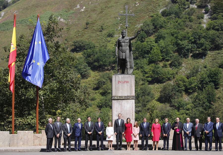 Este Día de Asturias, la princesa Leonor, heredera de la Corona, ha realizado su primera visita a Covadonga. Ha estado acompañada por sus padres, don Felipe y doña Letizia, y su hermana, la infanta Sofía.