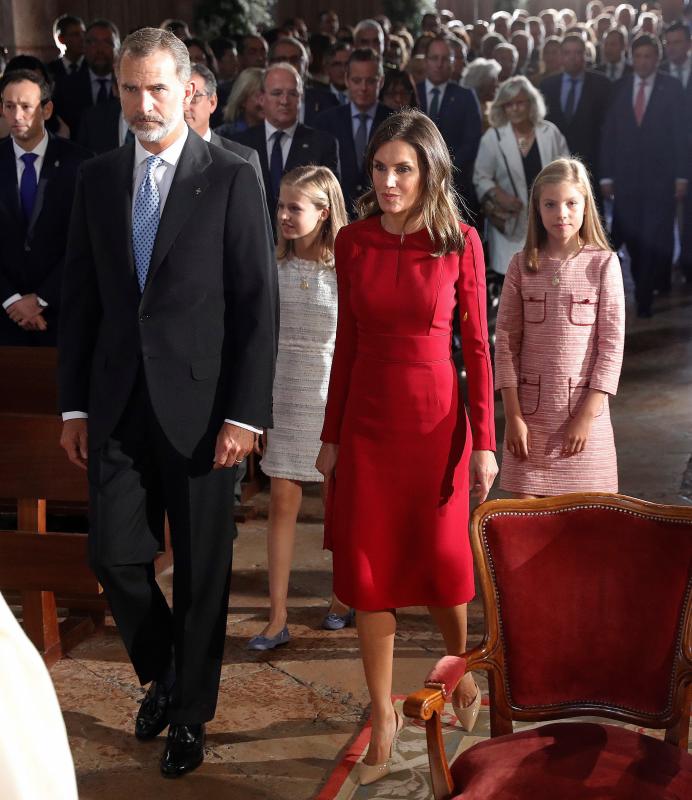 Este Día de Asturias, la princesa Leonor, heredera de la Corona, ha realizado su primera visita a Covadonga. Ha estado acompañada por sus padres, don Felipe y doña Letizia, y su hermana, la infanta Sofía.