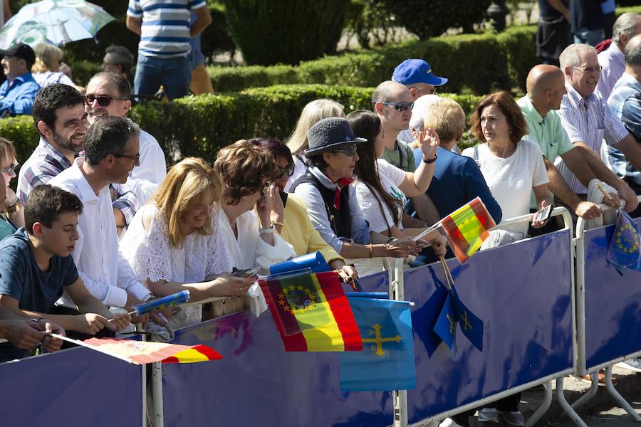 Centenares de personas se han desplazado a Covadonga para ser testigos de un día histórico: la primera visita de la Princesa de Asturias al Real Sitio. 