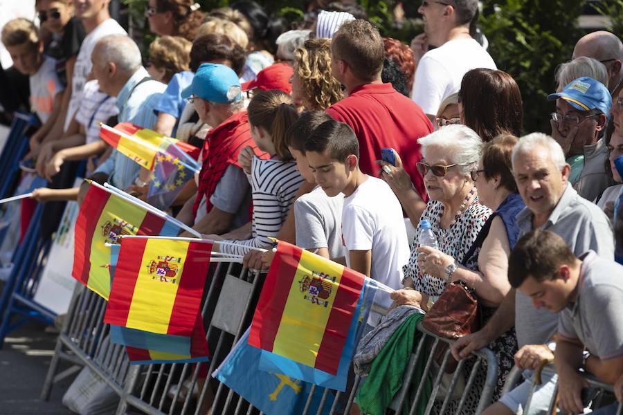 Centenares de personas se han desplazado a Covadonga para ser testigos de un día histórico: la primera visita de la Princesa de Asturias al Real Sitio. 