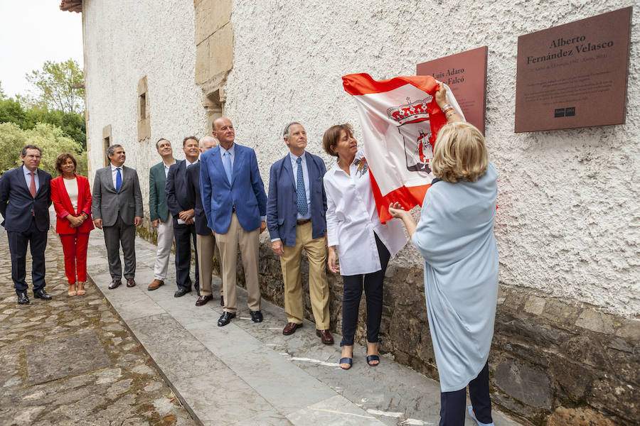 Durante el acto se descubrió una placa en honor a Luis Adaro