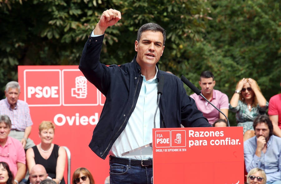 El presidente del Gobierno anuncia en el Principado un plan de choque contra el desempleo juvenil.