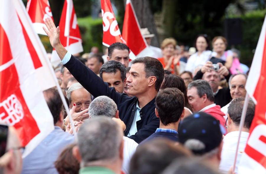 El presidente del Gobierno anuncia en el Principado un plan de choque contra el desempleo juvenil.