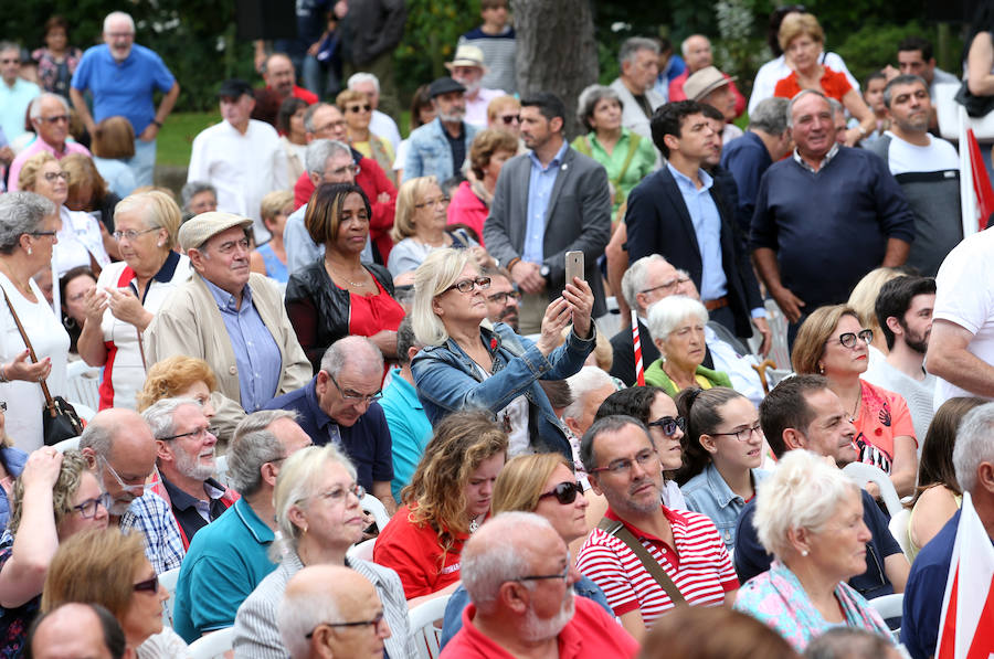 El presidente del Gobierno anuncia en el Principado un plan de choque contra el desempleo juvenil.