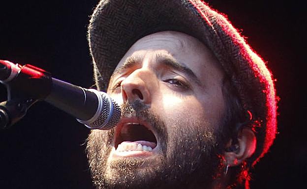 El vocalista de Sidecars.