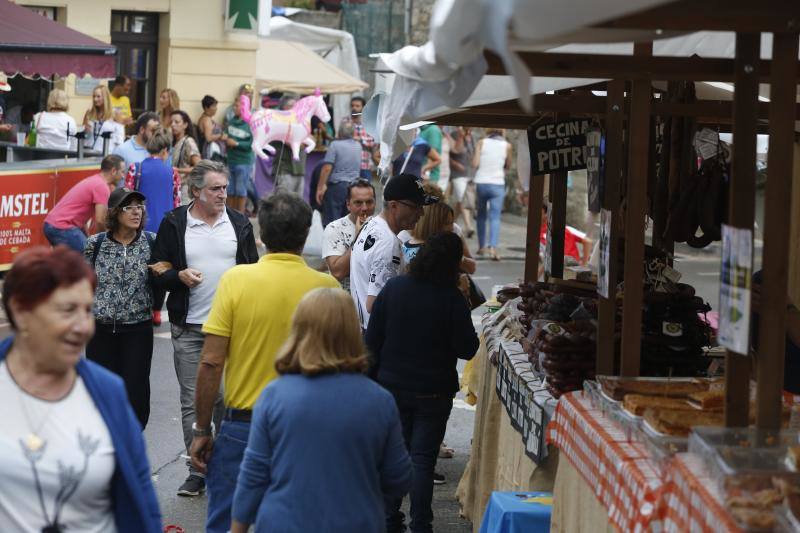 La actuación de Rodrigo Cuevas, la artesanía y la rica gastronomía con el queso como protagonista indiscutible, fueron los platos fuertes de la jornada festiva.