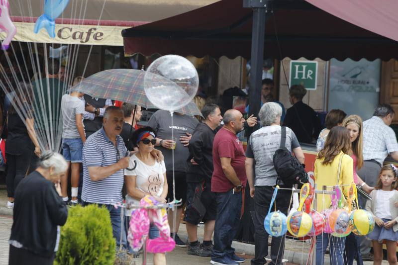 La actuación de Rodrigo Cuevas, la artesanía y la rica gastronomía con el queso como protagonista indiscutible, fueron los platos fuertes de la jornada festiva.