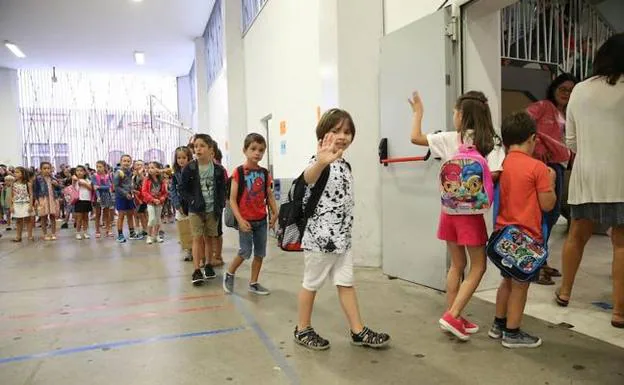 Primer día de clase para los alumnos de Infantil y Primaria en el colegio Jovellanos de Gijón