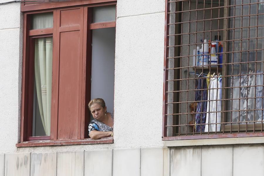 La pareja, una mujer de 29 años y un hombre de 51 años, residía en una vivienda próxima al centro de salud de La Caridad, en la calle Travesía Mohíces