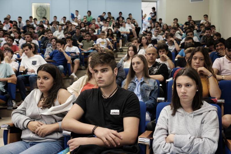 La Escuela Politécnica de Ingeniería de Gijón celebra las jornadas de acogida en las que los nuevos estudiantes recibieron información sobre el centro