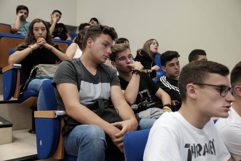 La Escuela Politécnica de Ingeniería de Gijón celebra las jornadas de acogida en las que los nuevos estudiantes recibieron información sobre el centro