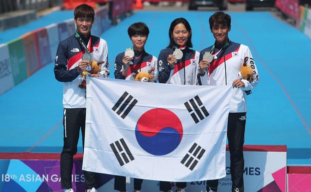 Los miembros del equipo de triatlón de Corea del Sur. 