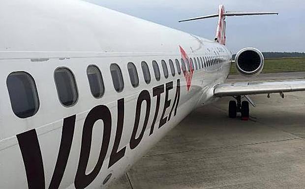 Una aeronave de Volotea, en el aeropuerto asturiano. 