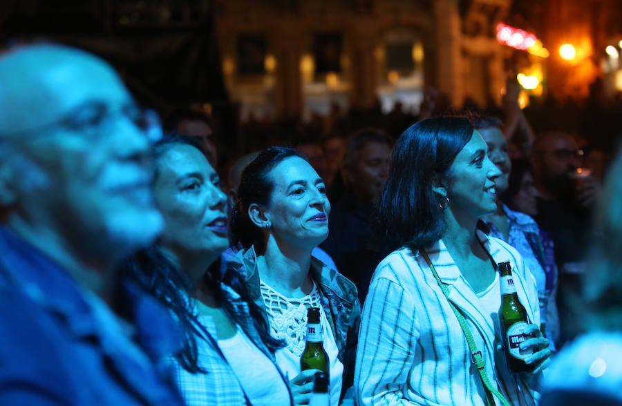 La artista sueca inauguró el escenario de la plaza de la Catedral, en el que presentó 'Kong', su último lanzamiento, además de recordar sus temas más exitosos.