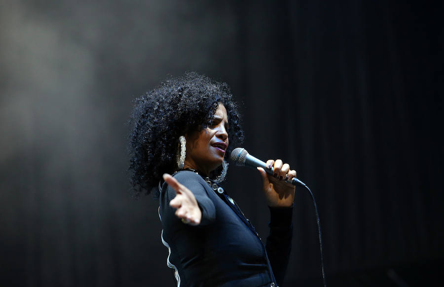 La artista sueca inauguró el escenario de la plaza de la Catedral, en el que presentó 'Kong', su último lanzamiento, además de recordar sus temas más exitosos.