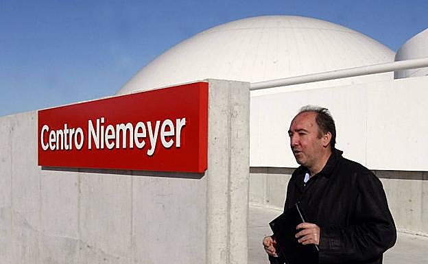 Natalio Grueso, en el Centro Niemeyer. 