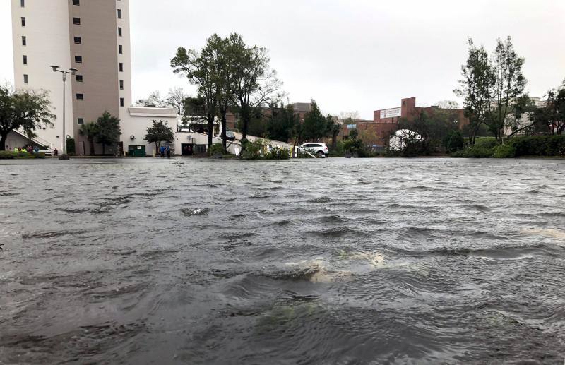 Calles anegadas de agua por el temporal a su paso por Wilmington.